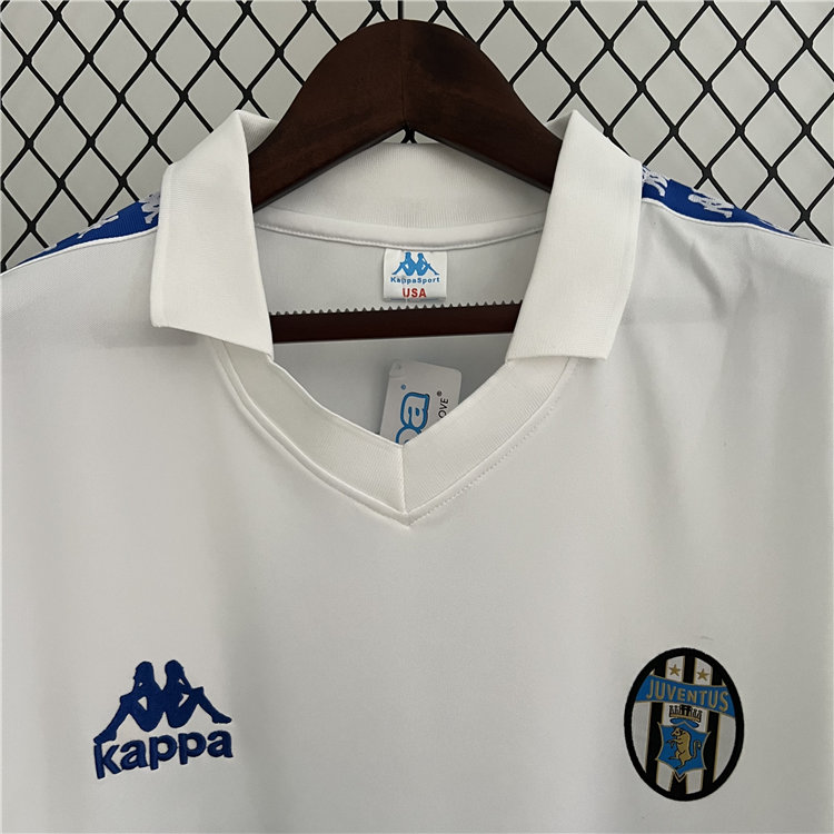 9092 Juventus Retro Soccer Football Shirt - Official Replica 8576
