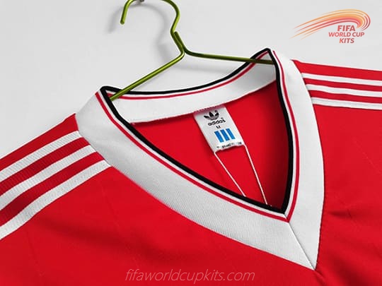 Manchester United 82 to 83 First Choice Soccer Jersey