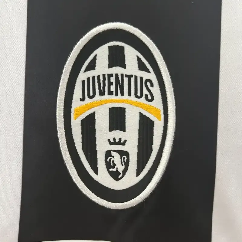 Cheap 2004-2005 Juventus Jersey retro kit
