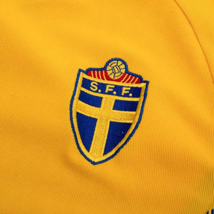 [KK] 2002 Sweden Size LARSSON 11 Home Kit S (7/10)