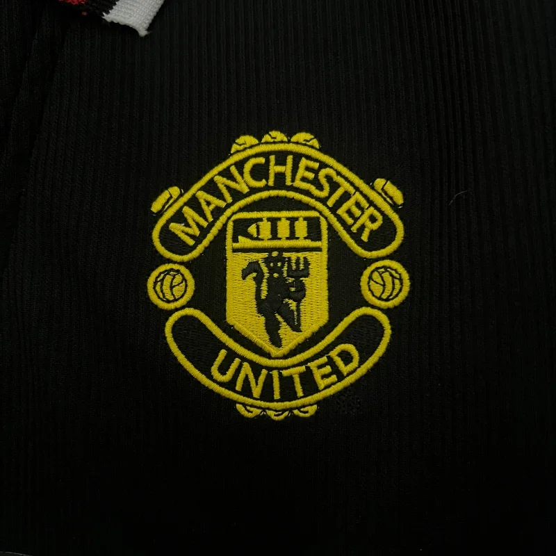 1998-1999 Manchester United Black Soccer retro kit