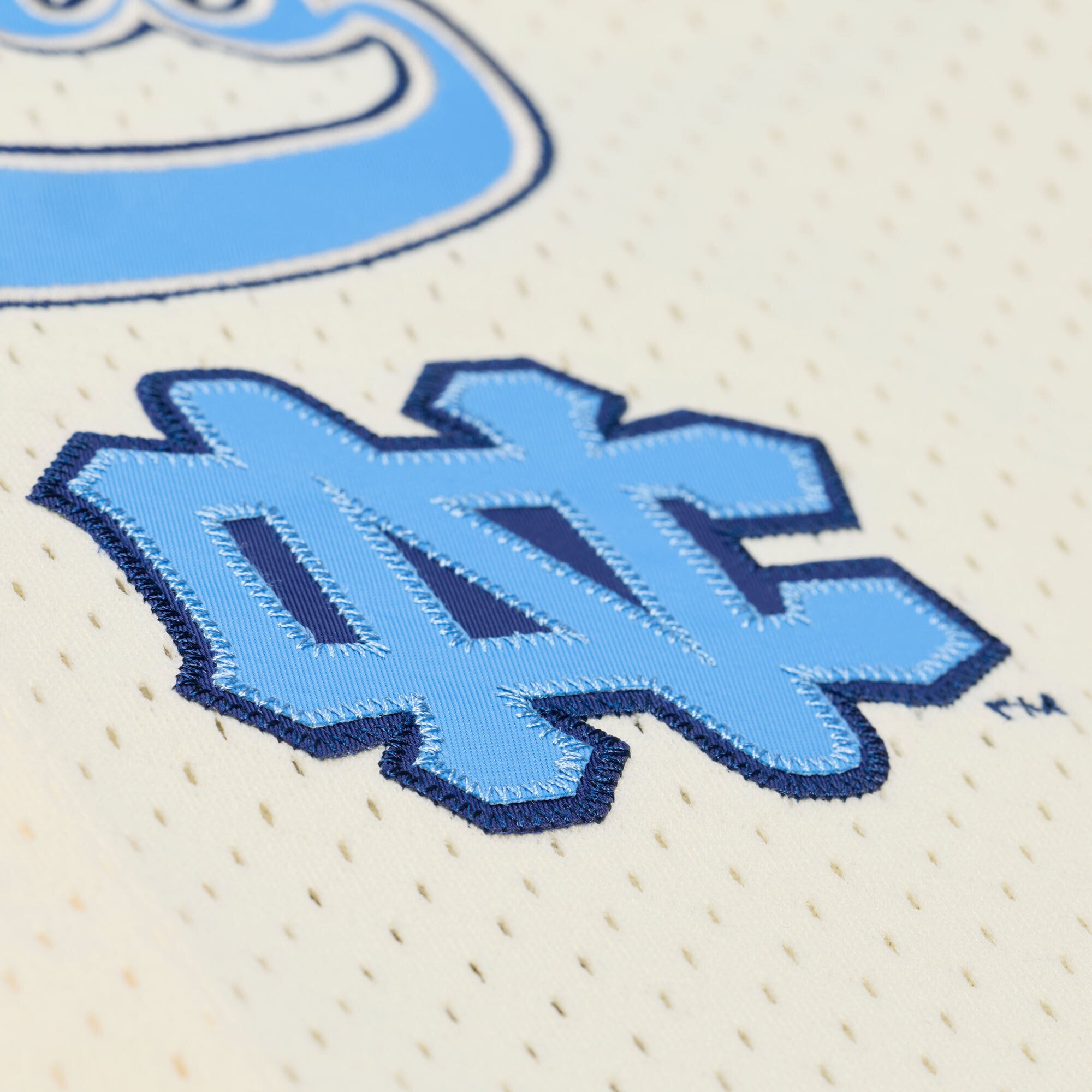 [NJP] North Carolina Tar Heels Mesh Button-Up Batting Practice Baseball Jersey - Cream